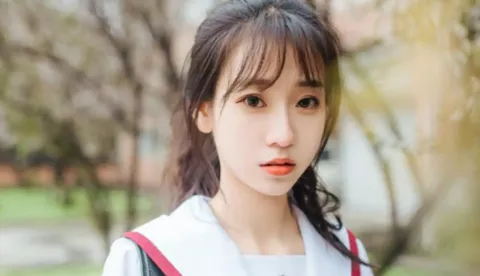 网红给村里捐灯